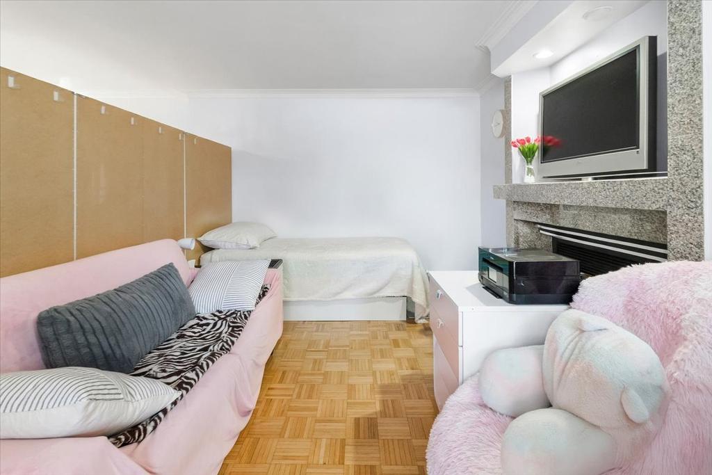 Living room - 7314 Rue Chouinard, Montréal (Lasalle), QC - Indoor Photo Showing Other Room