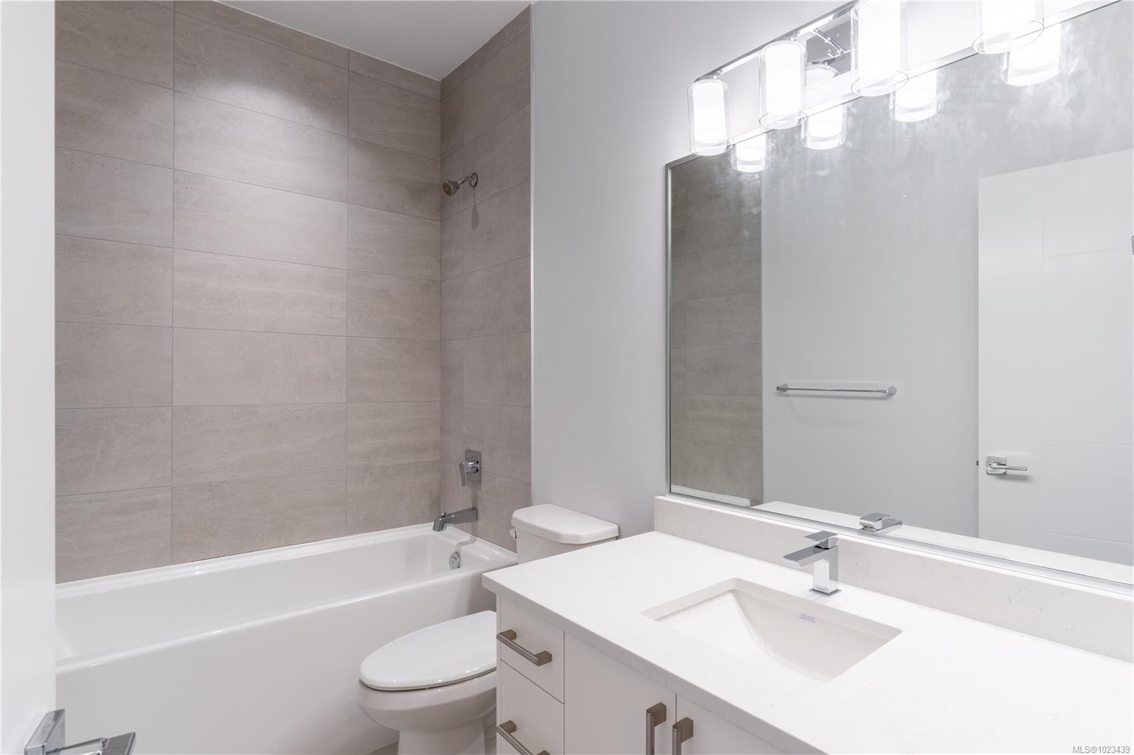 231 Heddle Ave, View Royal, BC