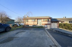 2524 Woodland Dr Port Mcneill, BC V0N 2R0