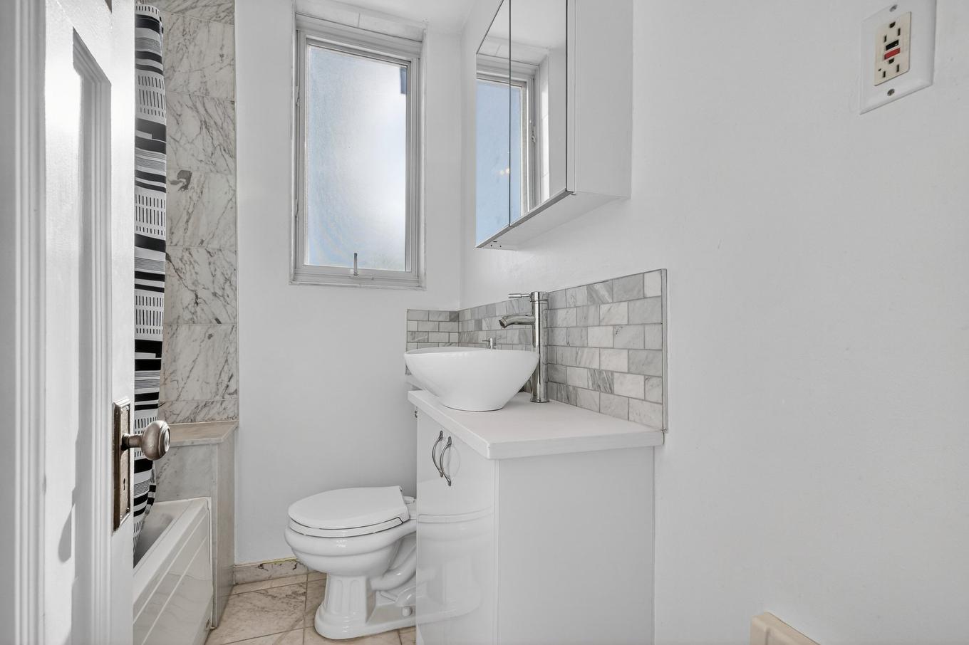 Salle de bains - 5-4131 Ch. De La Côte-Des-Neiges, Montréal (Ville-Marie), QC - Indoor Photo Showing Bathroom