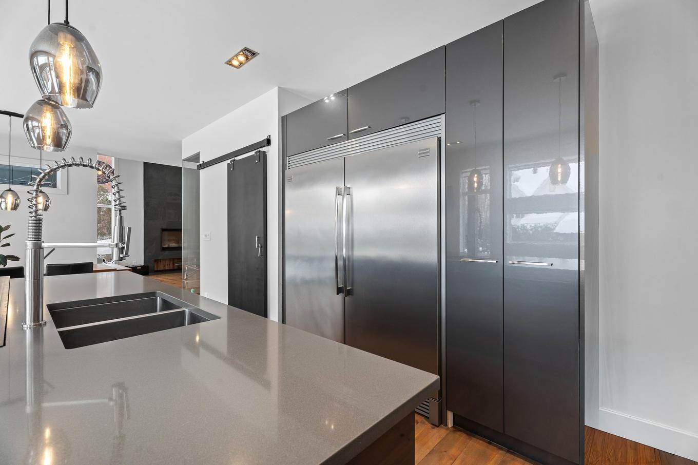 Cuisine - 401 Rue Des Eaux-Vives, Saint-Jérôme, QC - Indoor Photo Showing Kitchen With Double Sink