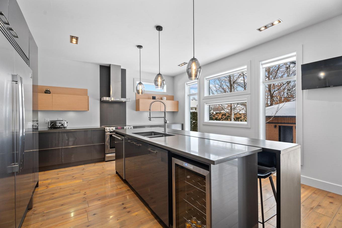 Cuisine - 401 Rue Des Eaux-Vives, Saint-Jérôme, QC - Indoor Photo Showing Kitchen With Double Sink With Upgraded Kitchen
