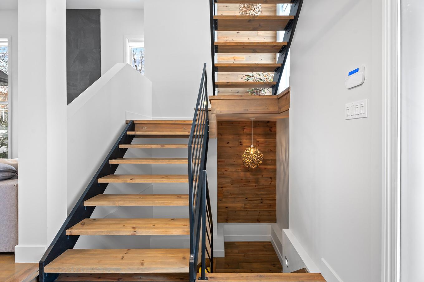 Escalier - 401 Rue Des Eaux-Vives, Saint-Jérôme, QC - Indoor Photo Showing Other Room