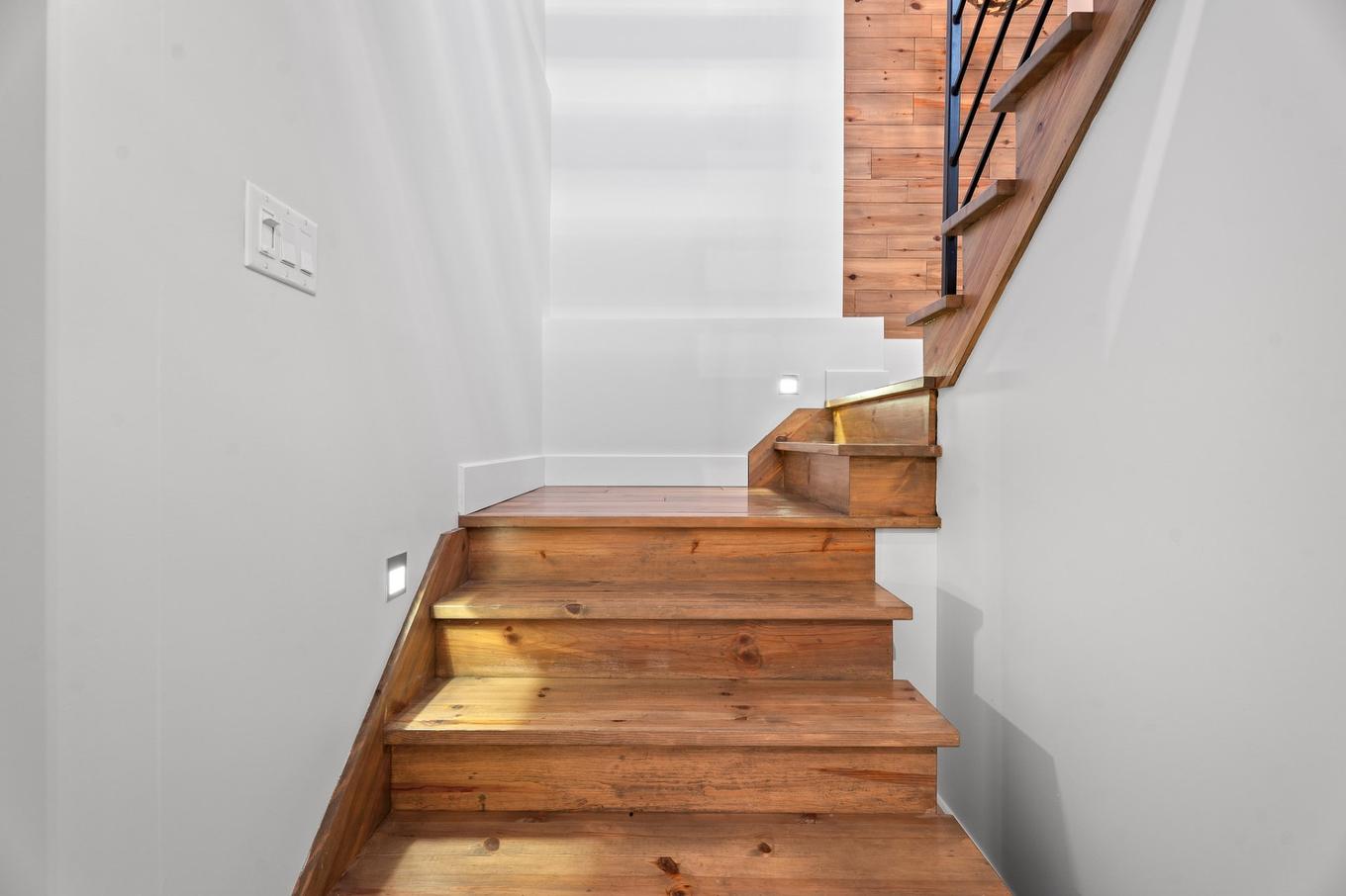 Escalier - 401 Rue Des Eaux-Vives, Saint-Jérôme, QC - Indoor Photo Showing Other Room