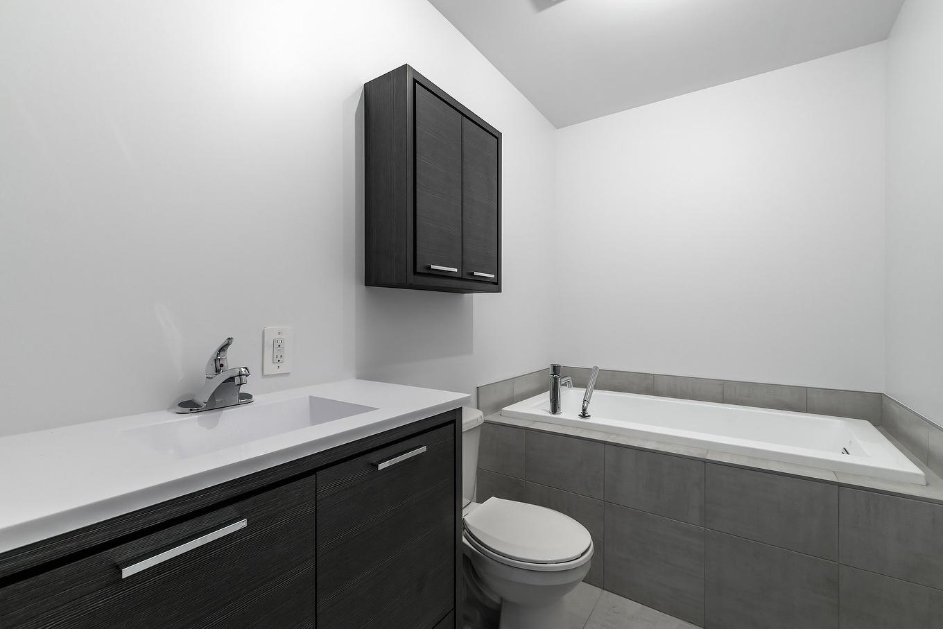 Salle de bains - 7-6100 Rue De Lusa, Brossard, QC - Indoor Photo Showing Bathroom