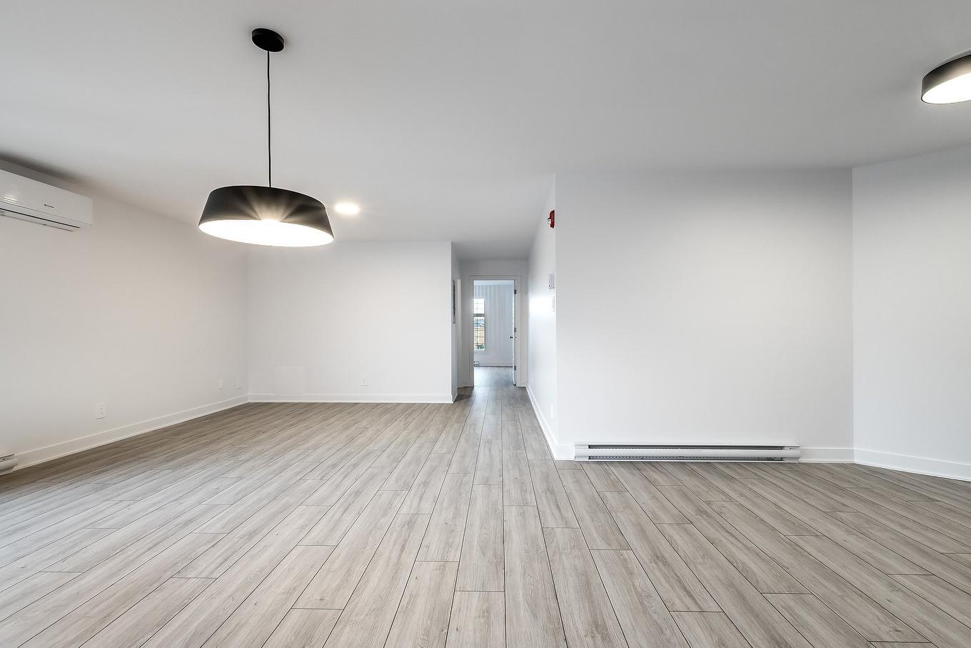 Salon - 7-6100 Rue De Lusa, Brossard, QC - Indoor Photo Showing Other Room