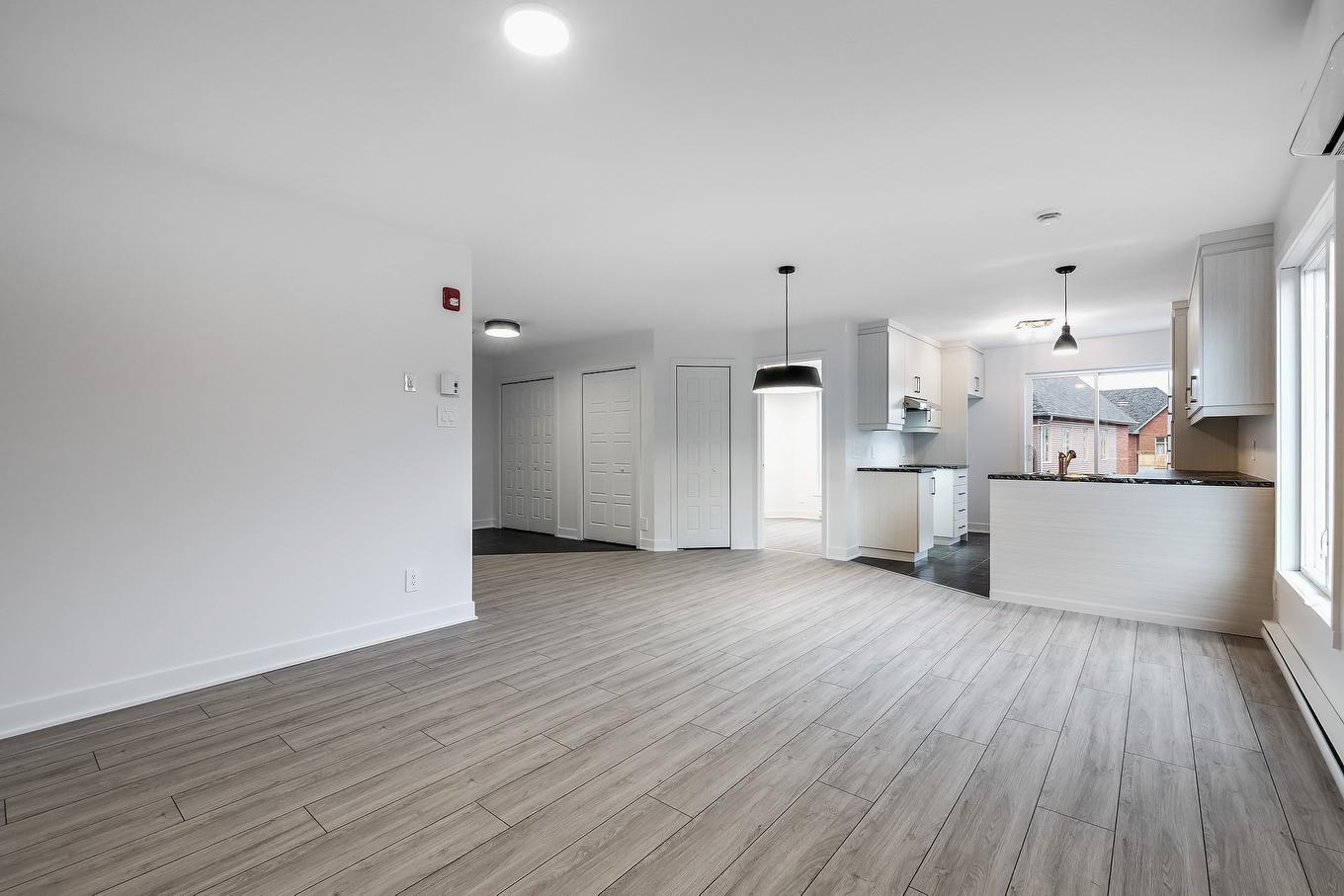Vue d'ensemble - 7-6100 Rue De Lusa, Brossard, QC - Indoor Photo Showing Kitchen