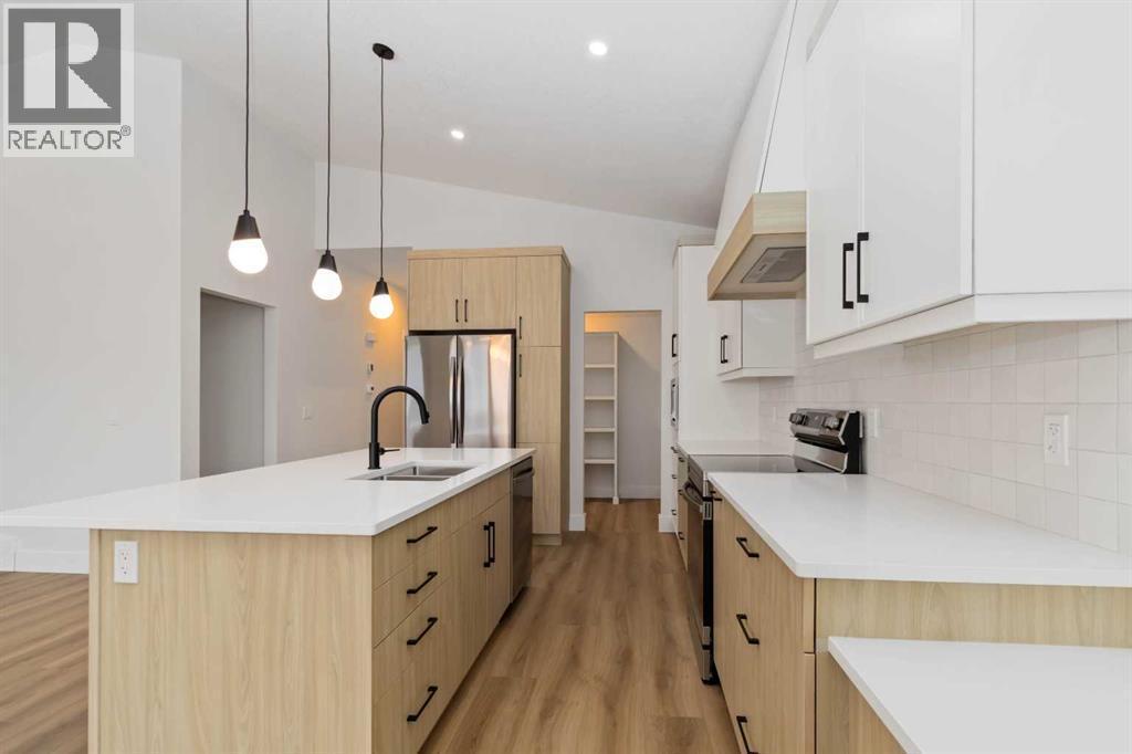 120 Beaconview Place, Fort Mcmurray, AB - Indoor Photo Showing Kitchen With Double Sink With Upgraded Kitchen