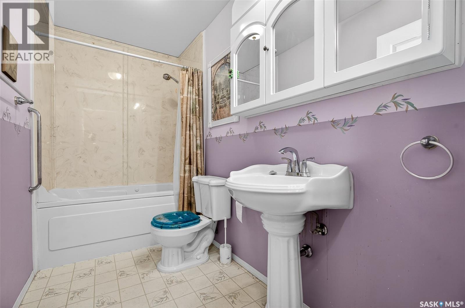 1156 Duffield Crescent, Moose Jaw, SK - Indoor Photo Showing Bathroom