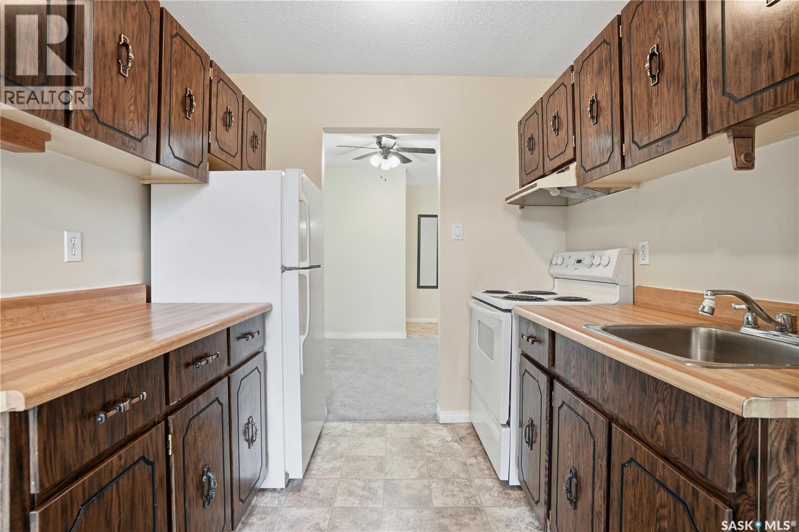 206 34 Nollet Avenue, Regina, SK - Indoor Photo Showing Kitchen