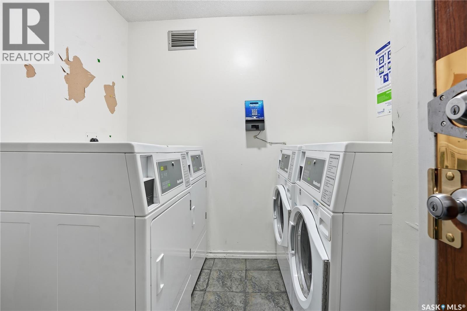 206 34 Nollet Avenue, Regina, SK - Indoor Photo Showing Laundry Room