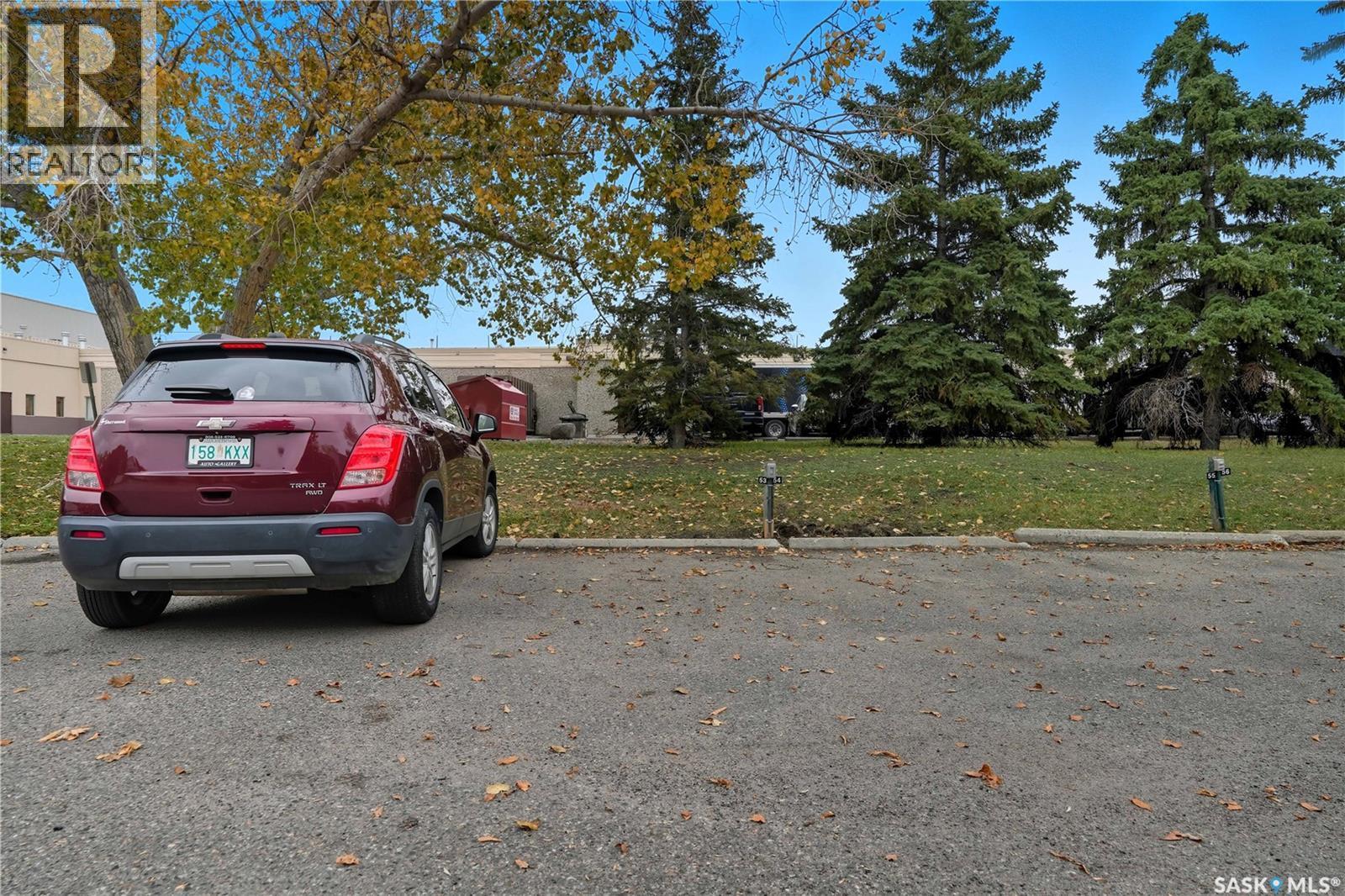 206 34 Nollet Avenue, Regina, SK - Outdoor