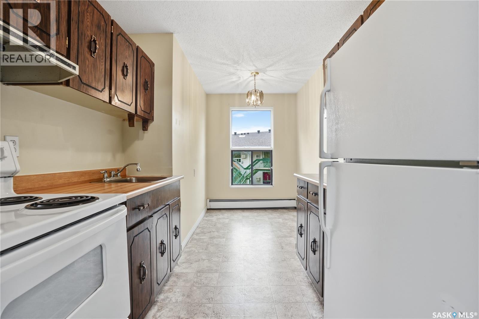 206 34 Nollet Avenue, Regina, SK - Indoor Photo Showing Kitchen