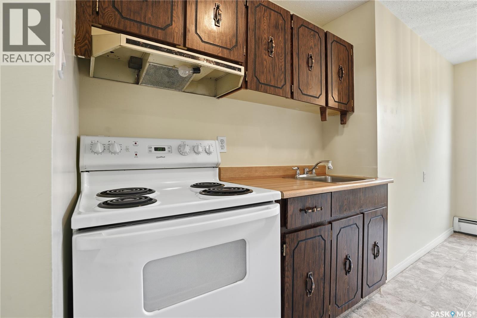 206 34 Nollet Avenue, Regina, SK - Indoor Photo Showing Kitchen