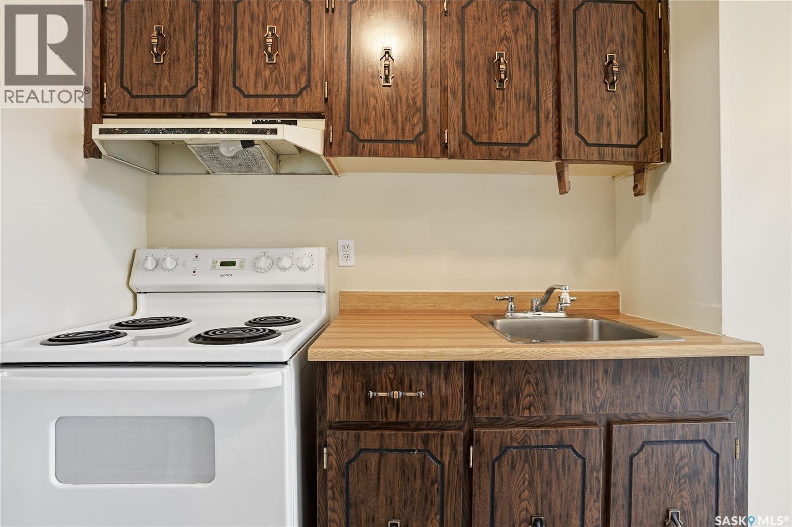 206 34 Nollet Avenue, Regina, SK - Indoor Photo Showing Kitchen