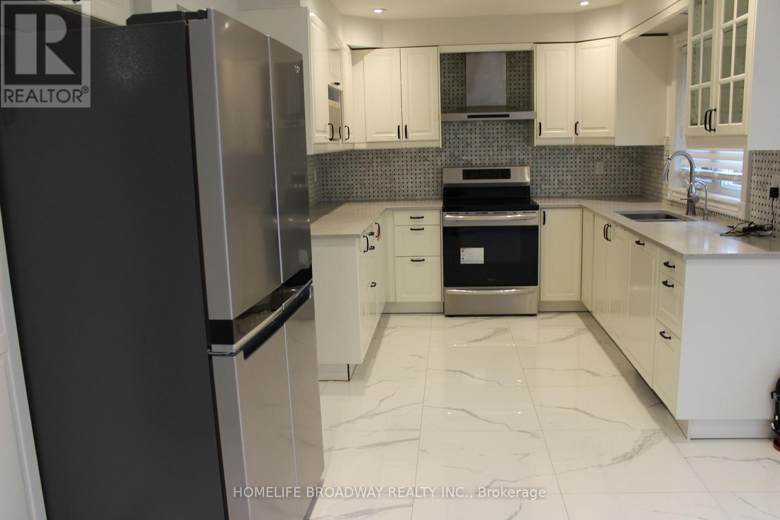 5202 Buttermill Court, Mississauga, ON - Indoor Photo Showing Kitchen
