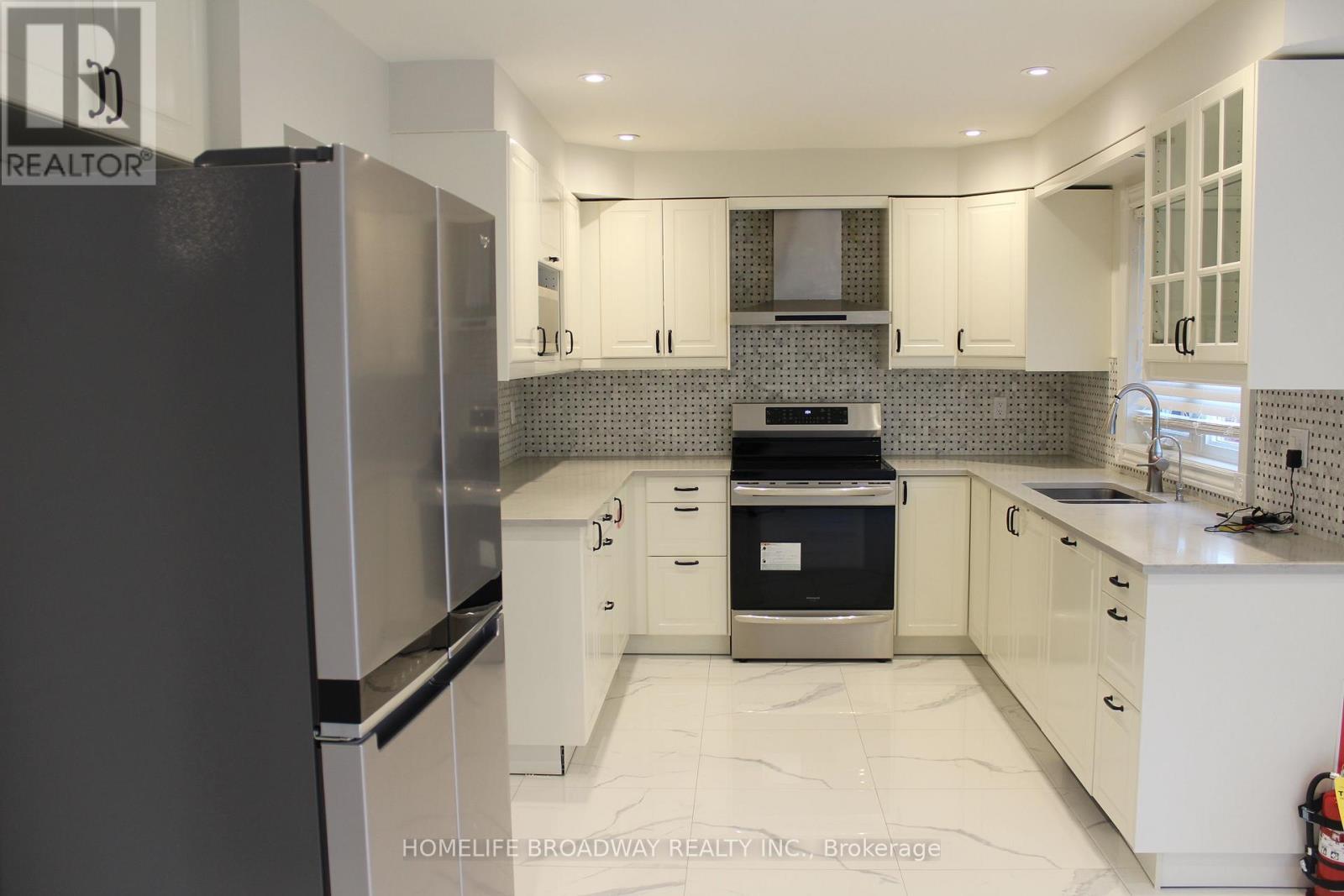 5202 Buttermill Court, Mississauga, ON - Indoor Photo Showing Kitchen