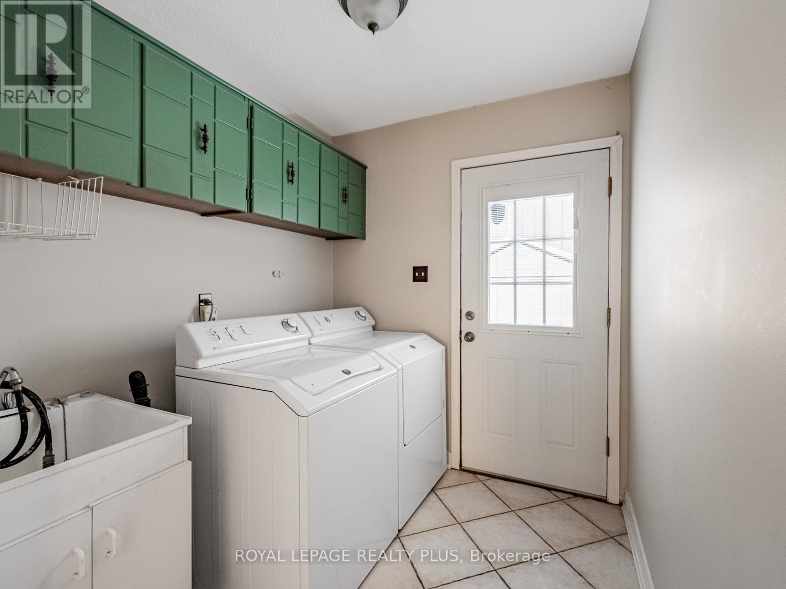 2923 Quetta Mews, Mississauga, ON - Indoor Photo Showing Laundry Room