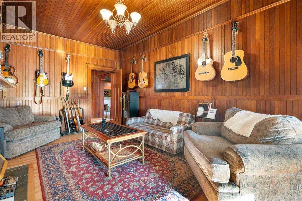 10507 Bradbury Drive Sw, Calgary, AB - Indoor Photo Showing Living Room