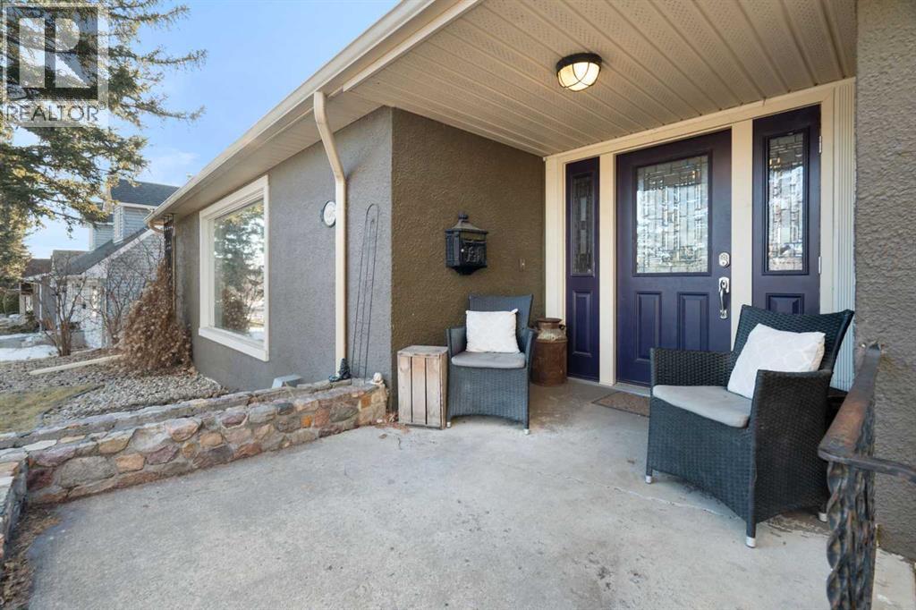 10507 Bradbury Drive Sw, Calgary, AB - Outdoor With Exterior