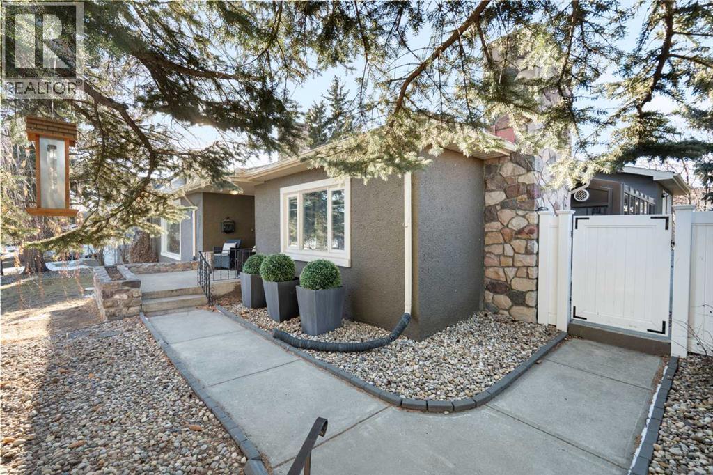 10507 Bradbury Drive Sw, Calgary, AB - Outdoor