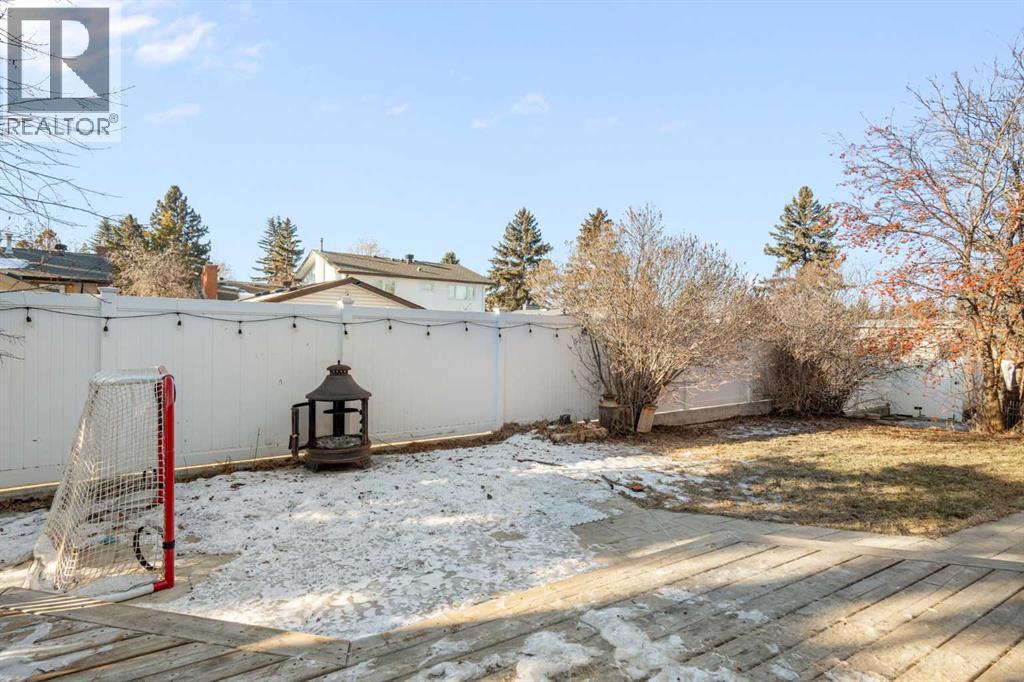 10507 Bradbury Drive Sw, Calgary, AB - Outdoor