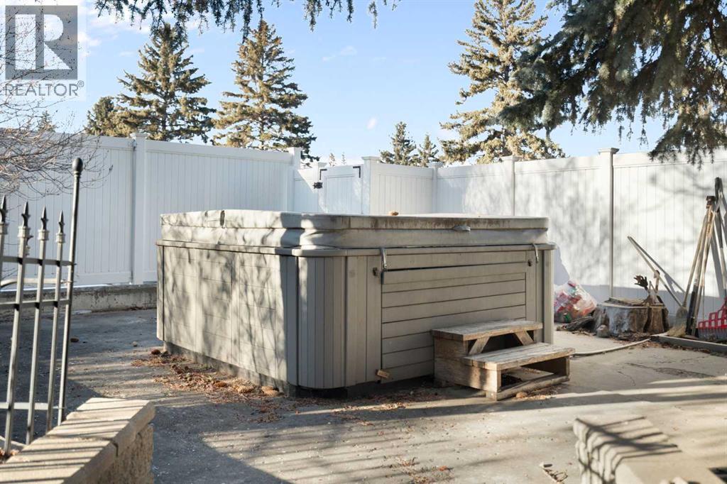 10507 Bradbury Drive Sw, Calgary, AB - Outdoor