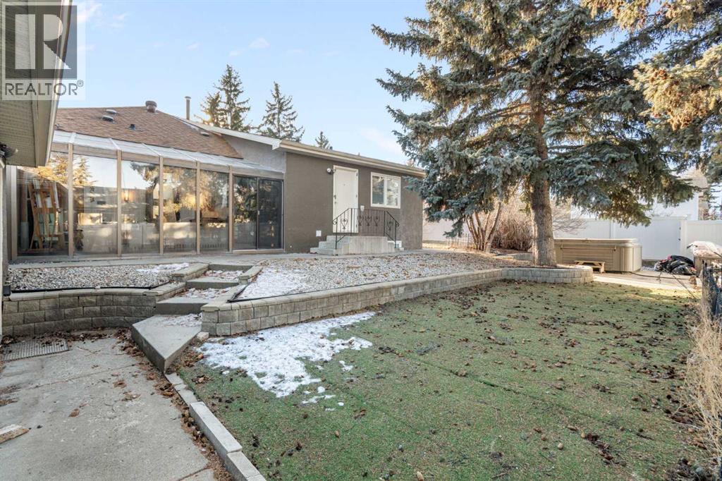 10507 Bradbury Drive Sw, Calgary, AB - Outdoor