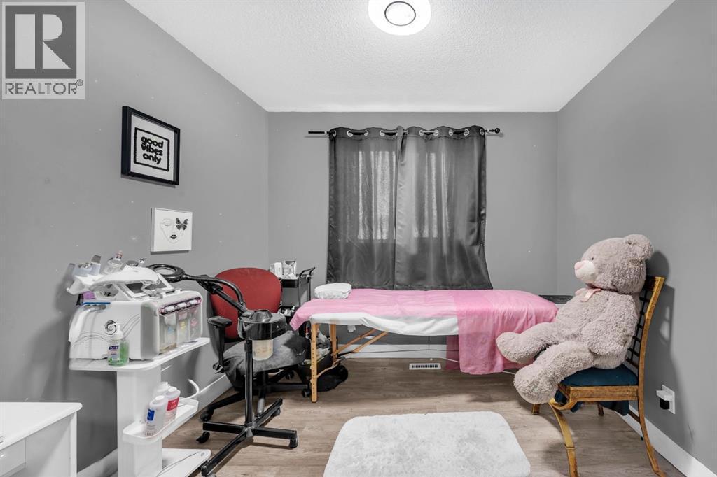 6022 Martingrove Road Ne, Calgary, AB - Indoor Photo Showing Bedroom