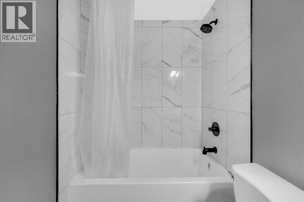 6022 Martingrove Road Ne, Calgary, AB - Indoor Photo Showing Bathroom