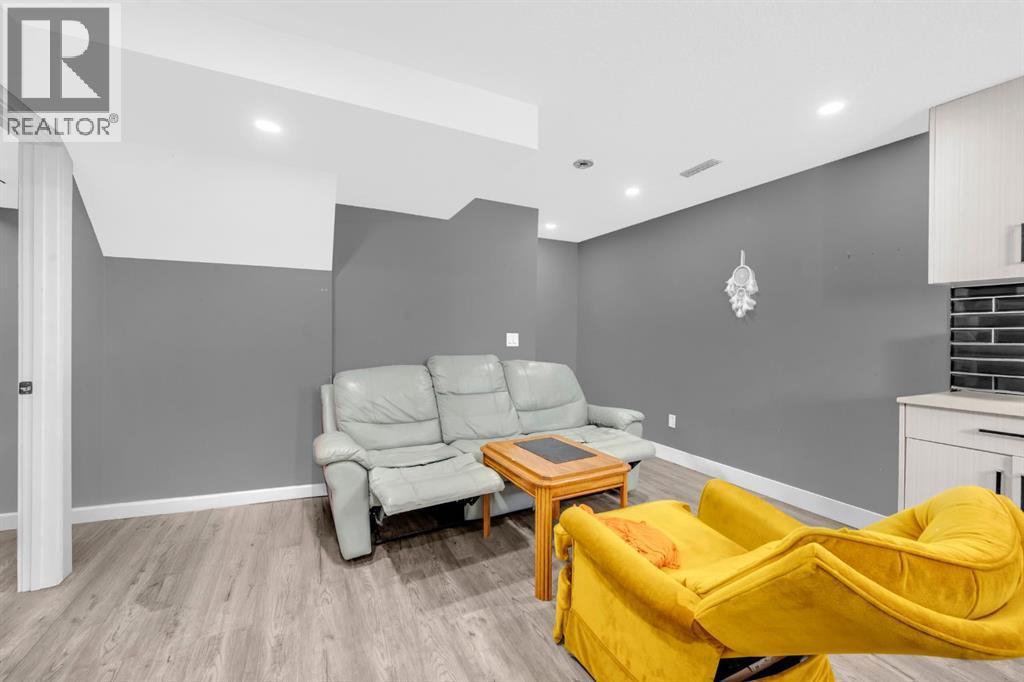 6022 Martingrove Road Ne, Calgary, AB - Indoor