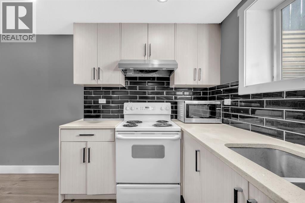 6022 Martingrove Road Ne, Calgary, AB - Indoor Photo Showing Kitchen