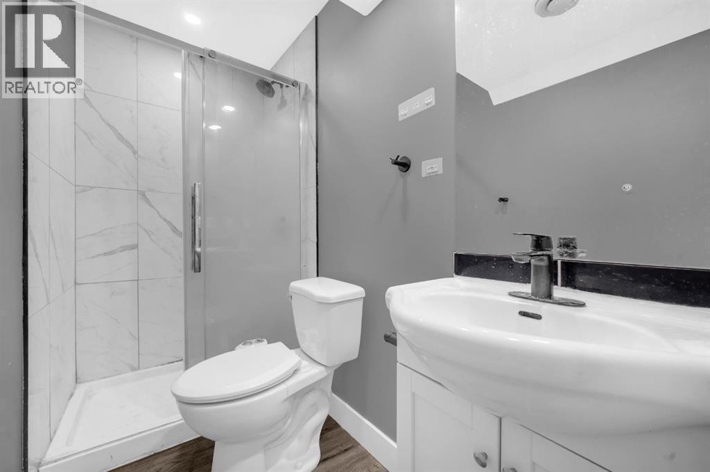 6022 Martingrove Road Ne, Calgary, AB - Indoor Photo Showing Bathroom