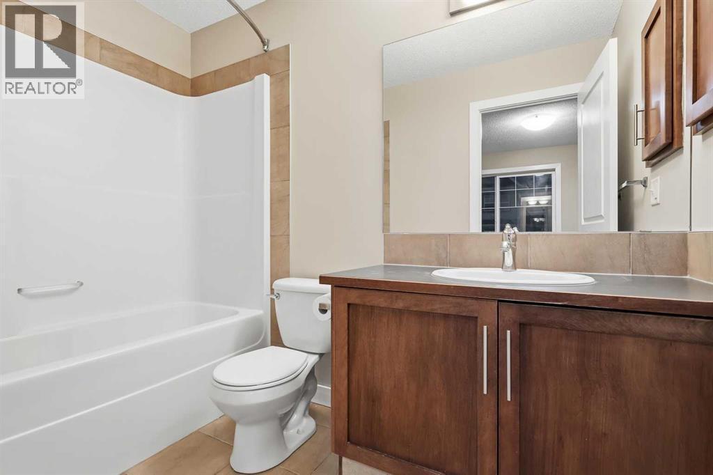 71 Panatella Hill Nw, Calgary, AB - Indoor Photo Showing Bathroom