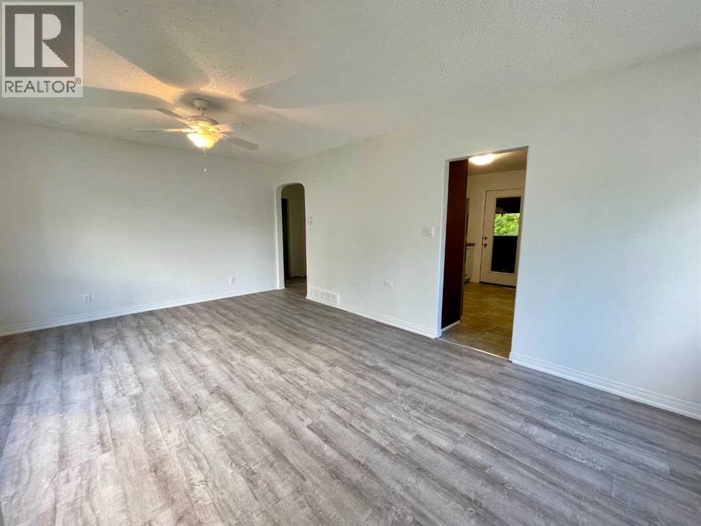 614 7 Avenue, Wainwright, AB - Indoor Photo Showing Other Room