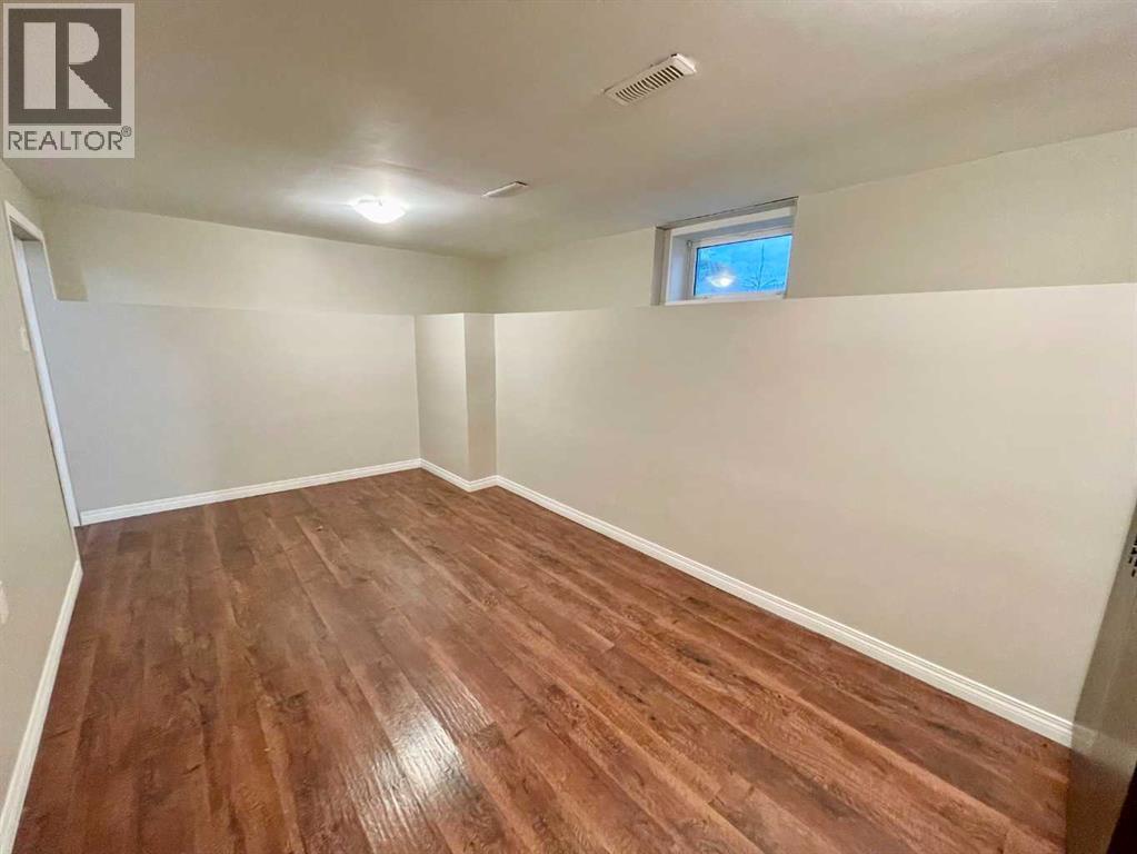 614 7 Avenue, Wainwright, AB - Indoor Photo Showing Other Room