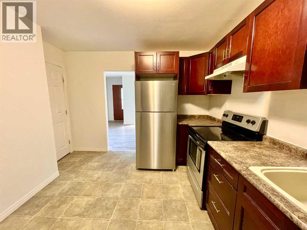 614 7 Avenue, Wainwright, AB - Indoor Photo Showing Kitchen