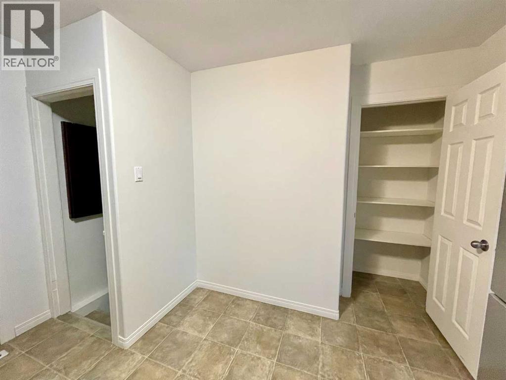 614 7 Avenue, Wainwright, AB - Indoor Photo Showing Other Room