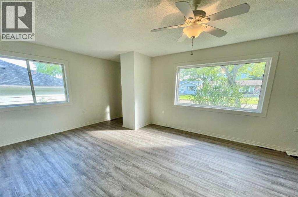 614 7 Avenue, Wainwright, AB - Indoor Photo Showing Other Room