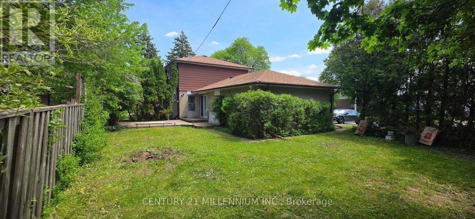 2 Durham Crescent, Brampton, ON - Outdoor