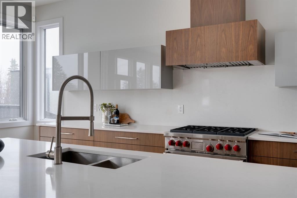 711 Imperial Way Sw, Calgary, AB - Indoor Photo Showing Kitchen With Double Sink