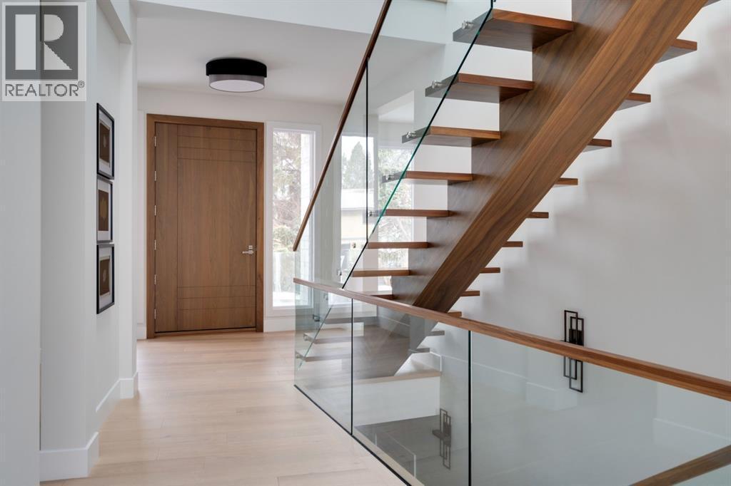 711 Imperial Way Sw, Calgary, AB - Indoor Photo Showing Other Room