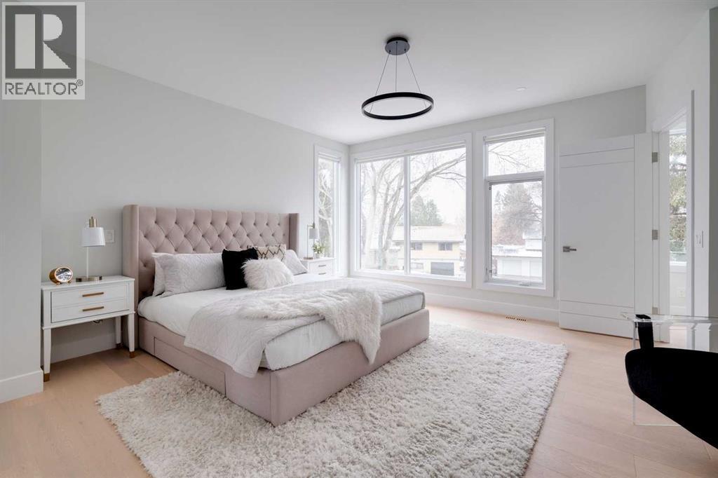 711 Imperial Way Sw, Calgary, AB - Indoor Photo Showing Bedroom