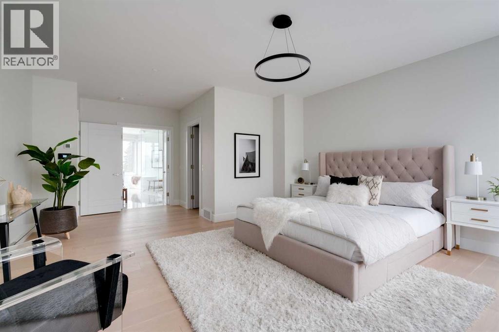 711 Imperial Way Sw, Calgary, AB - Indoor Photo Showing Bedroom