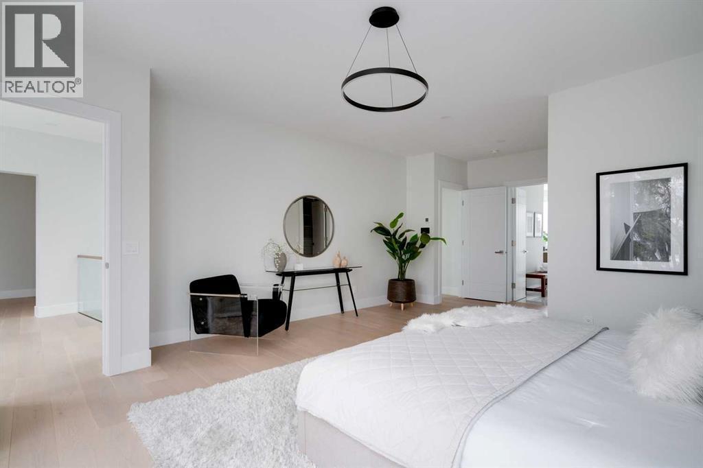 711 Imperial Way Sw, Calgary, AB - Indoor Photo Showing Bedroom