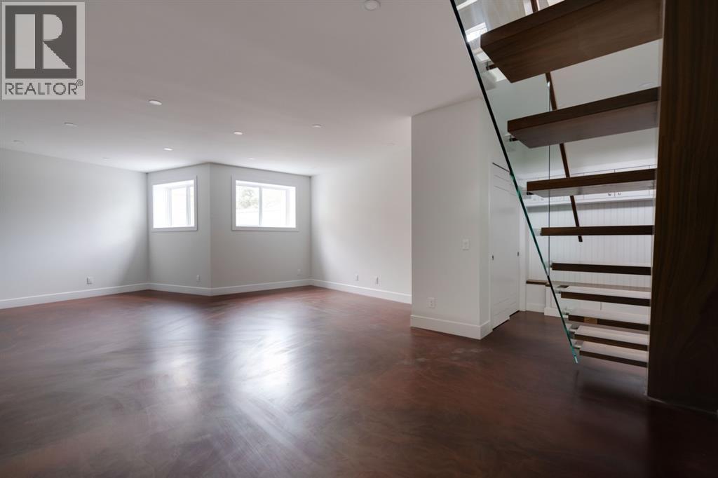 711 Imperial Way Sw, Calgary, AB - Indoor Photo Showing Other Room