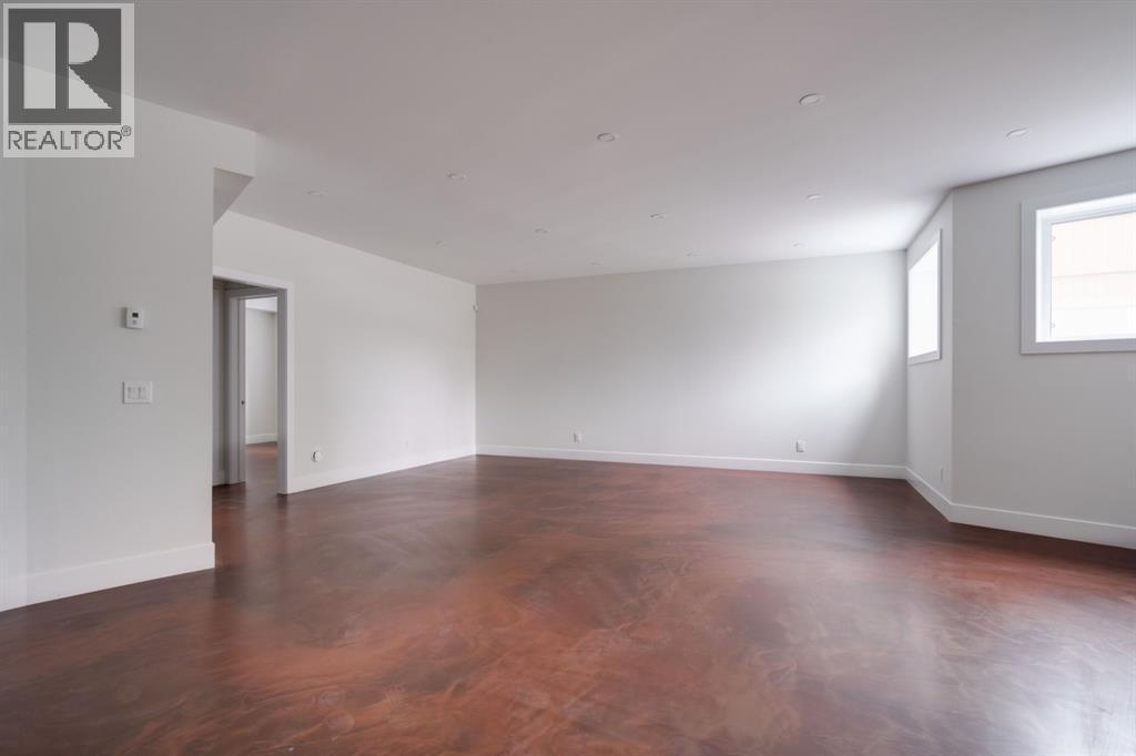 711 Imperial Way Sw, Calgary, AB - Indoor Photo Showing Other Room