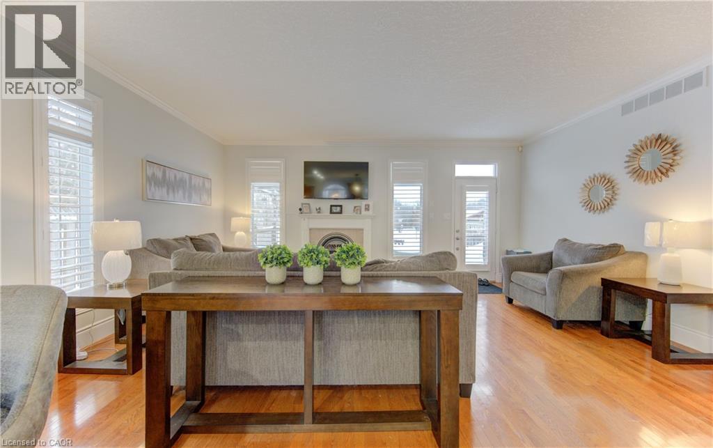 200 Dearborn Boulevard, Waterloo, ON - Indoor Photo Showing Living Room