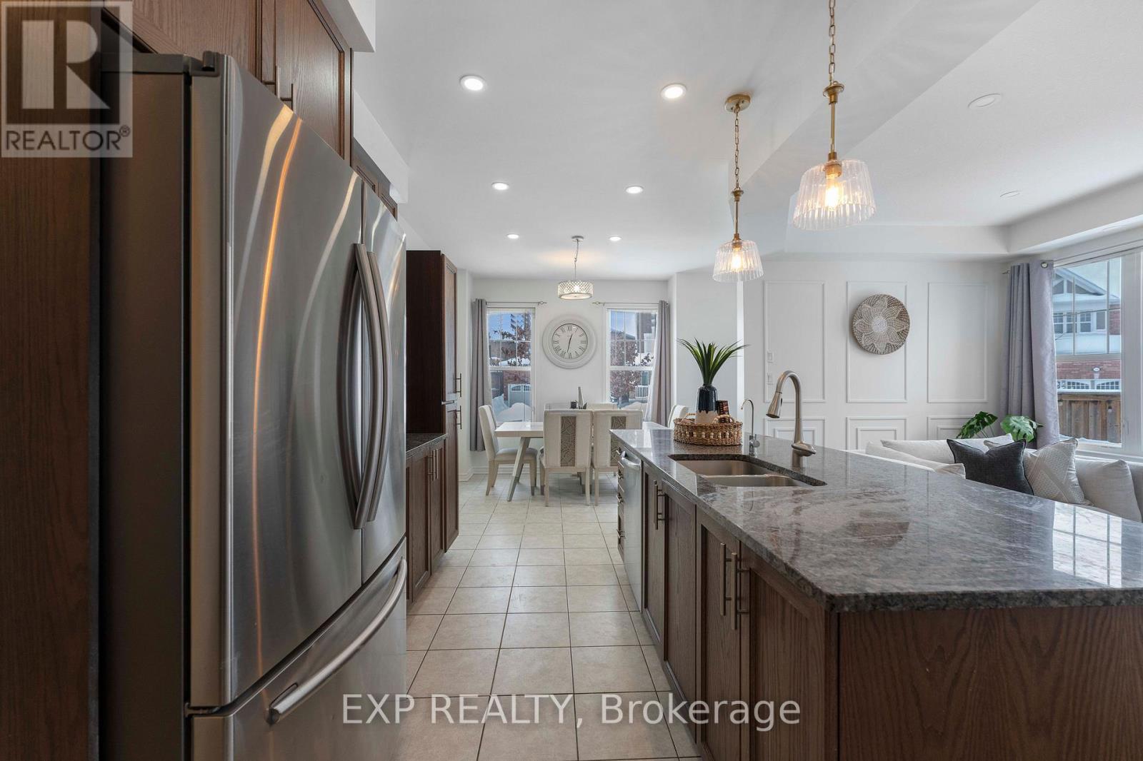203 Grovehill Crescent, Kitchener, ON - Indoor Photo Showing Kitchen With Double Sink With Upgraded Kitchen