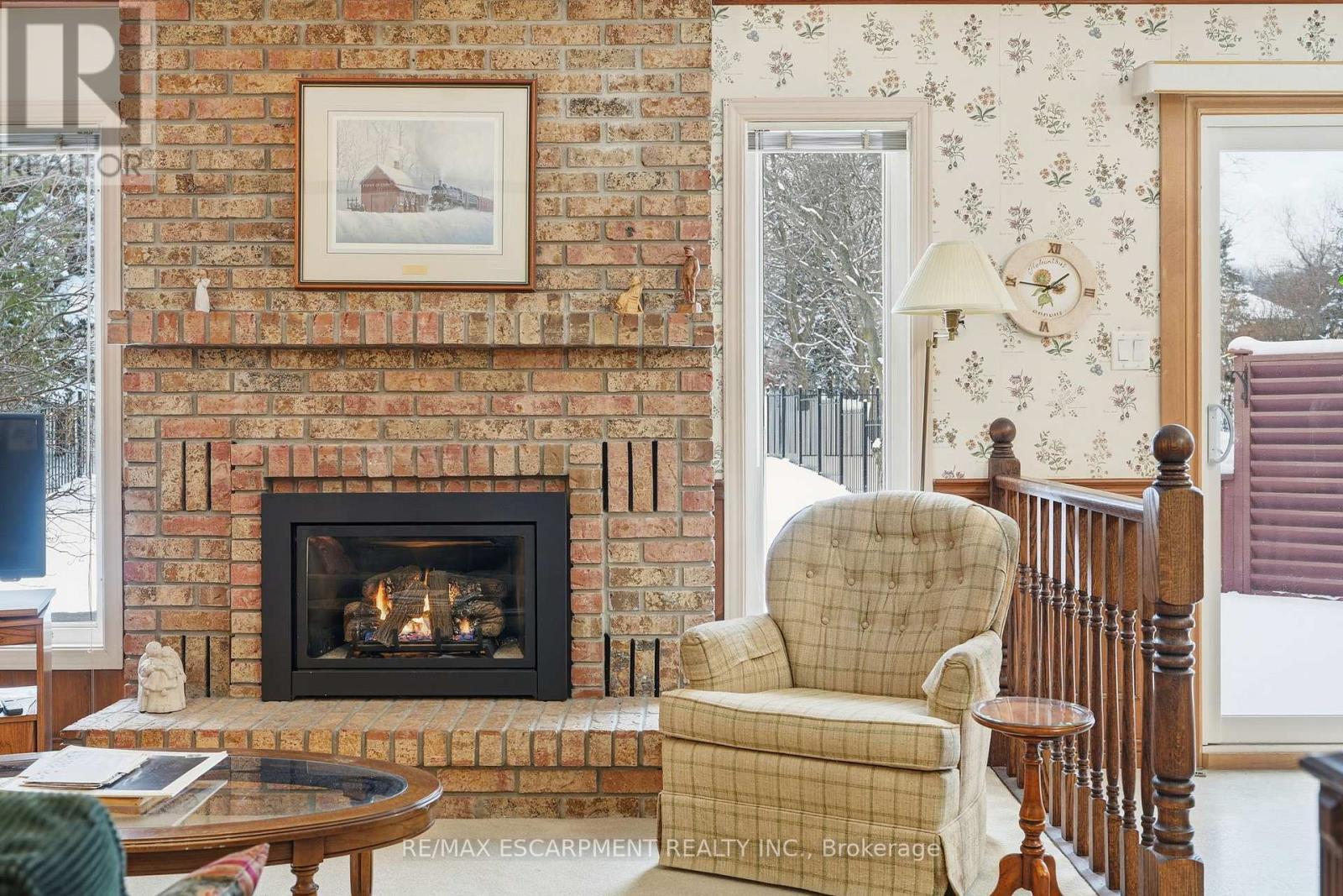 2320 Homer Drive, Burlington, ON - Indoor Photo Showing Living Room With Fireplace